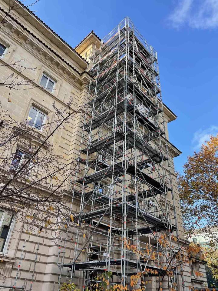 Démontage d'échafaudage après travaux, Île-de-France