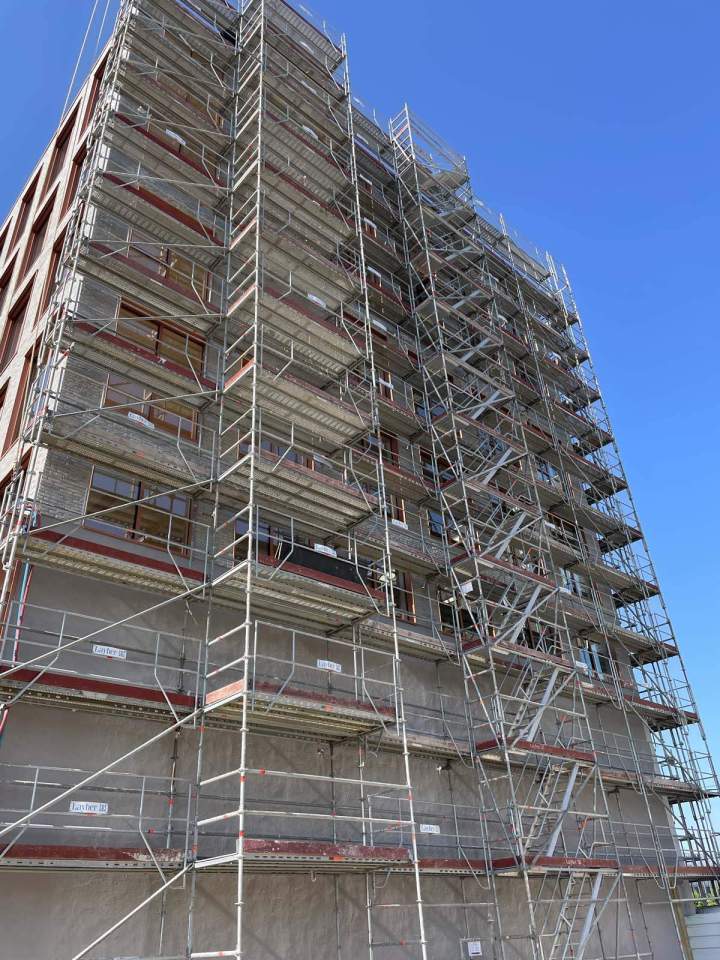 Échafaudage de façade avec et sans escaliers, Île-de-France 