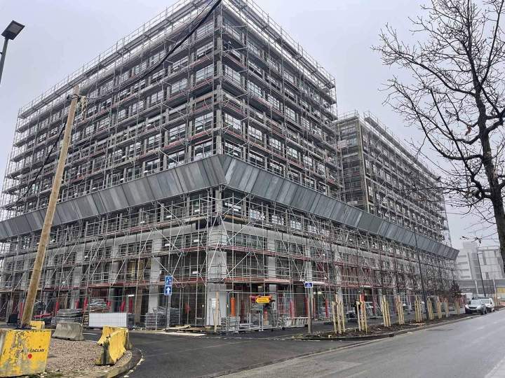 Montage d'échafaudage complexe, Île-de-France